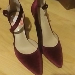 Beautiful pair of burgundy heels